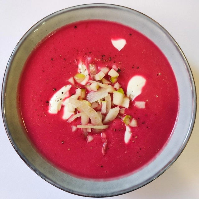 Sopa de remolacha, hinojo y manzana