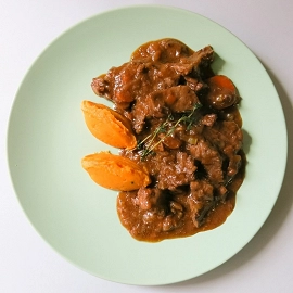 Ragout de ternera con Guinness y puré de batata
