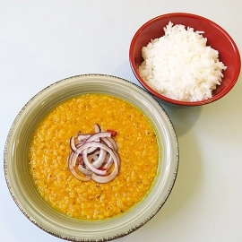 Dhal curry de lenteja roja con arroz