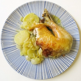 Pollo asado con limón y tomillo con patatas