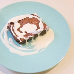 Brownie de chocolate con crema inglesa Brownie de chocolate con crema inglesa