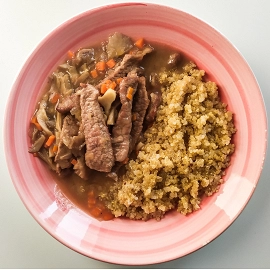 Fricandó de ternera con quinoa