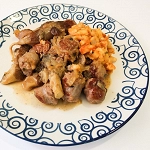 Butifarra con setas y judías